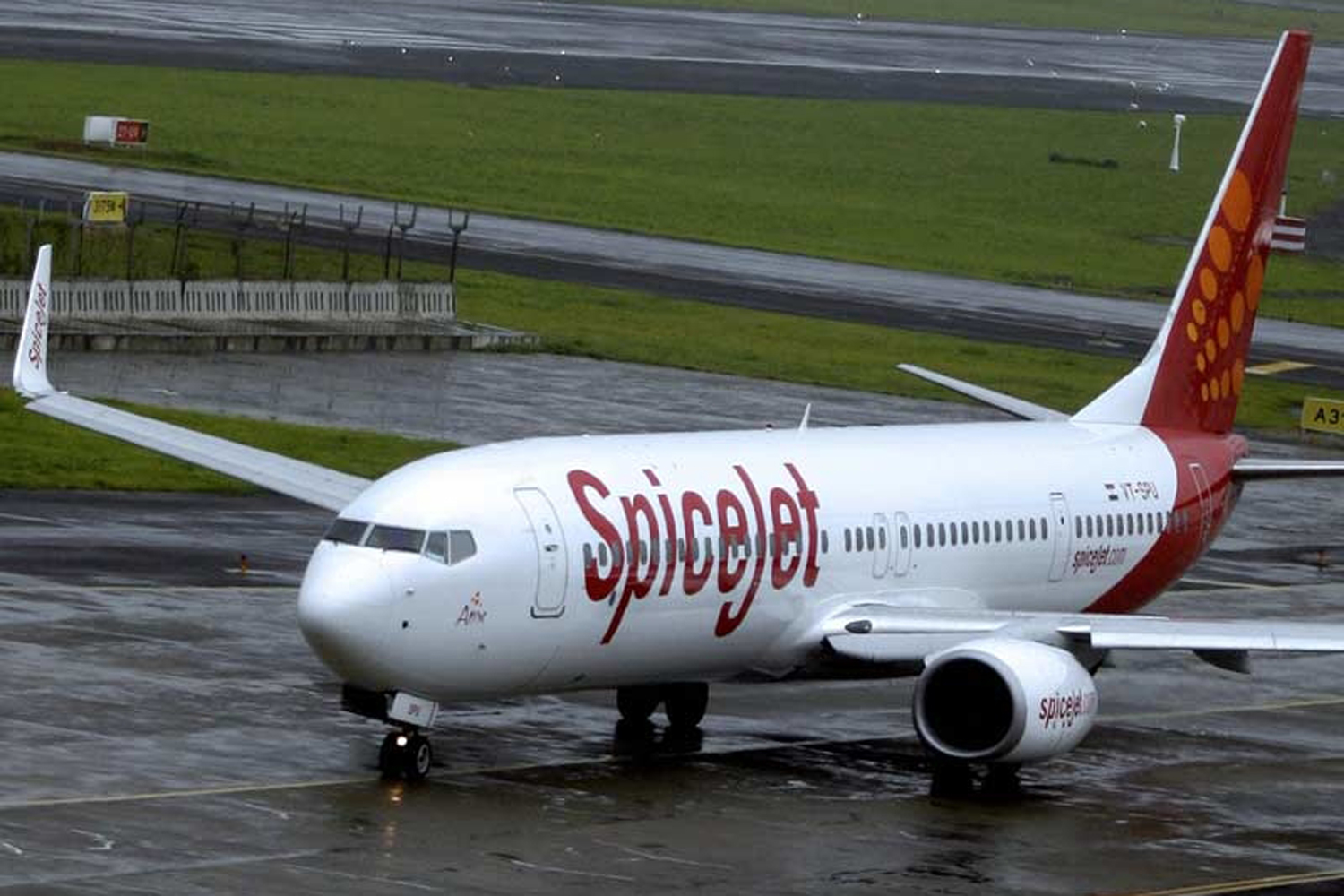 spicejet-launches-operations-from-ras-al-khaimah-airport-news-travel