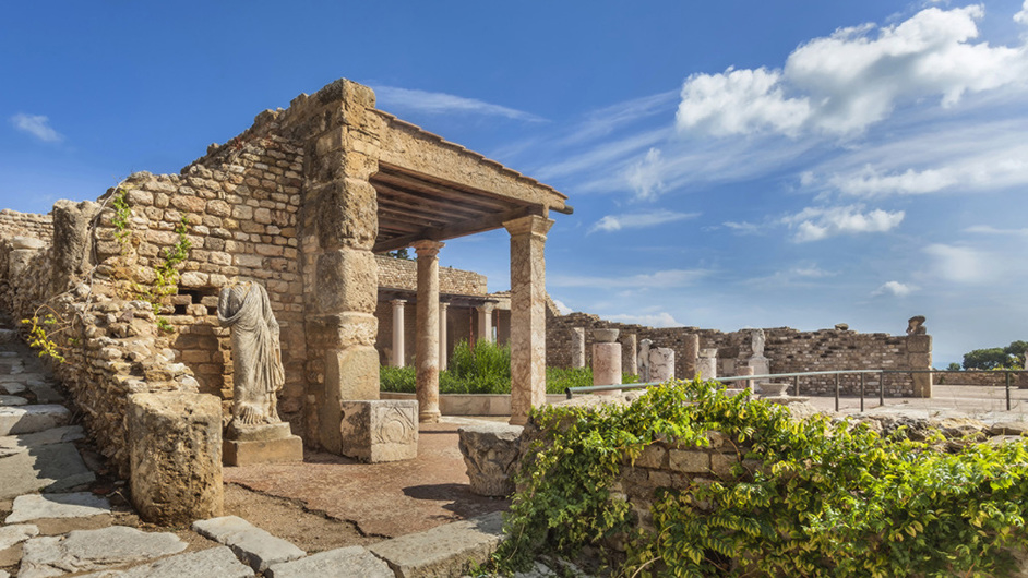 Four Seasons Hotel Tunis is a short drive from the Roman ruins of Carthage. Four Seasons Hotel Tunis is a short drive from the Roman ruins of Carthage.