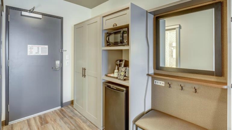 Holiday Inn new brand standard 'H4' guestroom design. Holiday Inn new brand standard 'H4' guestroom design.