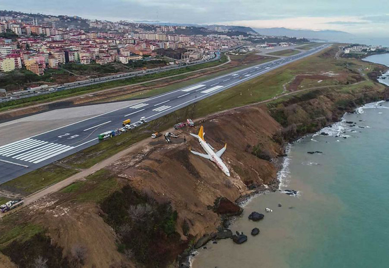 A Pegasus Airlines Boeing 737 passenger plane is seen struck in mud on an embankment, a day after skidding off the airstrip, after landing at Trabzon's airport on the Black Sea coast on January 14, 2018. A Pegasus Airlines Boeing 737 passenger plane is seen struck in mud on an embankment, a day after skidding off the airstrip, after landing at Trabzon's airport on the Black Sea coast on January 14, 2018.