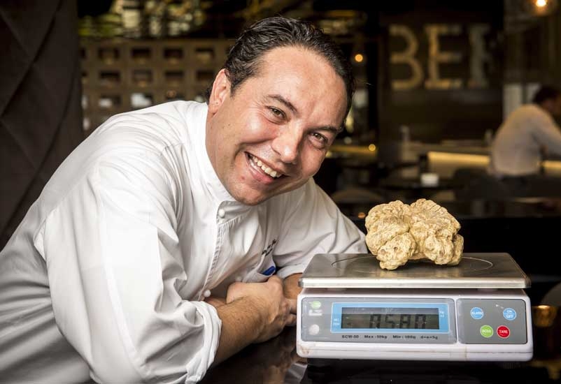 Francesco Guarracino with the white truffle. Francesco Guarracino with the white truffle.