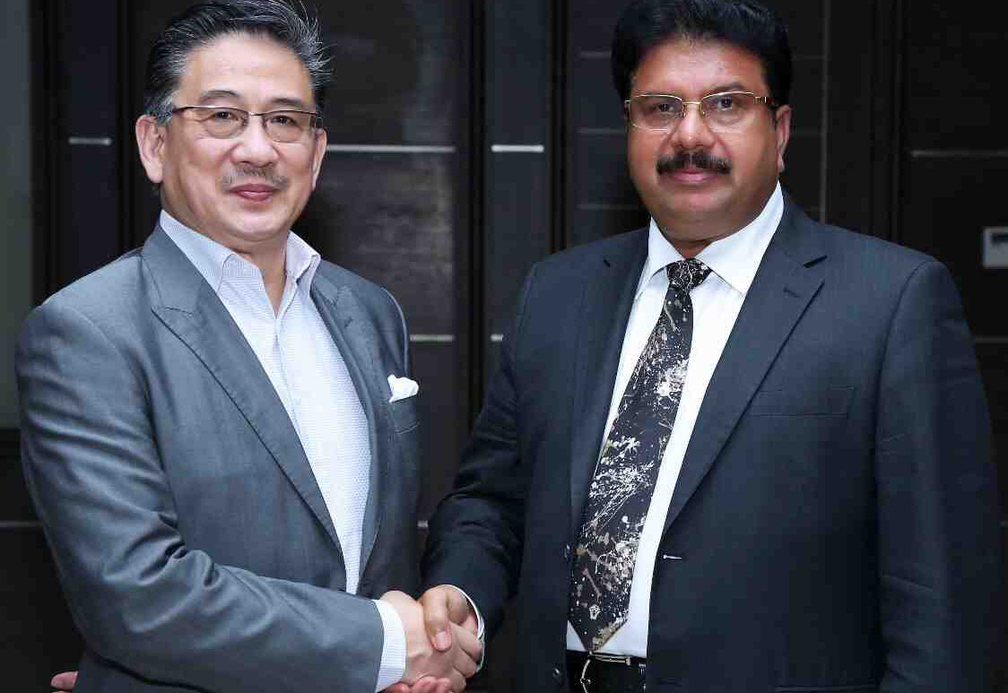 ) StayWell Hospitality Group CEO Simon Wan and VKL Group, Chairman Dr Varghese Kurian sign agreement. ) StayWell Hospitality Group CEO Simon Wan and VKL Group, Chairman Dr Varghese Kurian sign agreement.