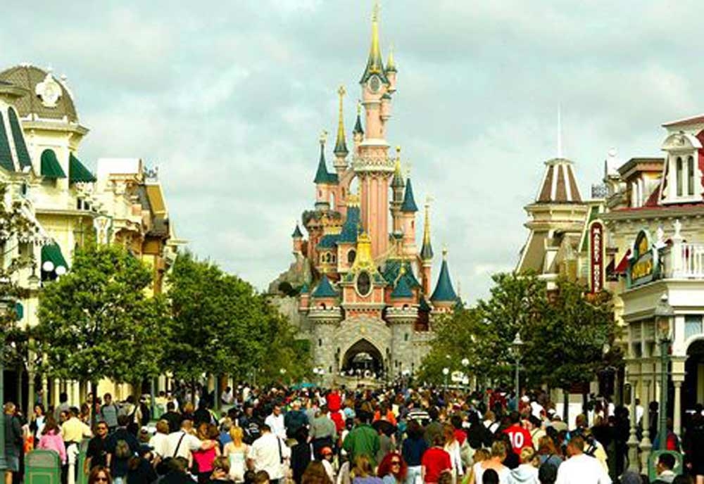 Disneyland Paris signs deal to boost Gulf visitors - - HOTELIER MIDDLE EAST