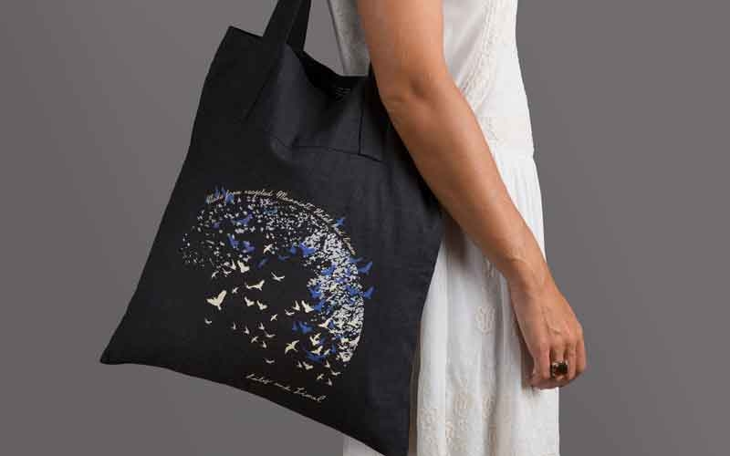 The limited edition tote bage is made from 100% recycled bed linen. The limited edition tote bage is made from 100% recycled bed linen.