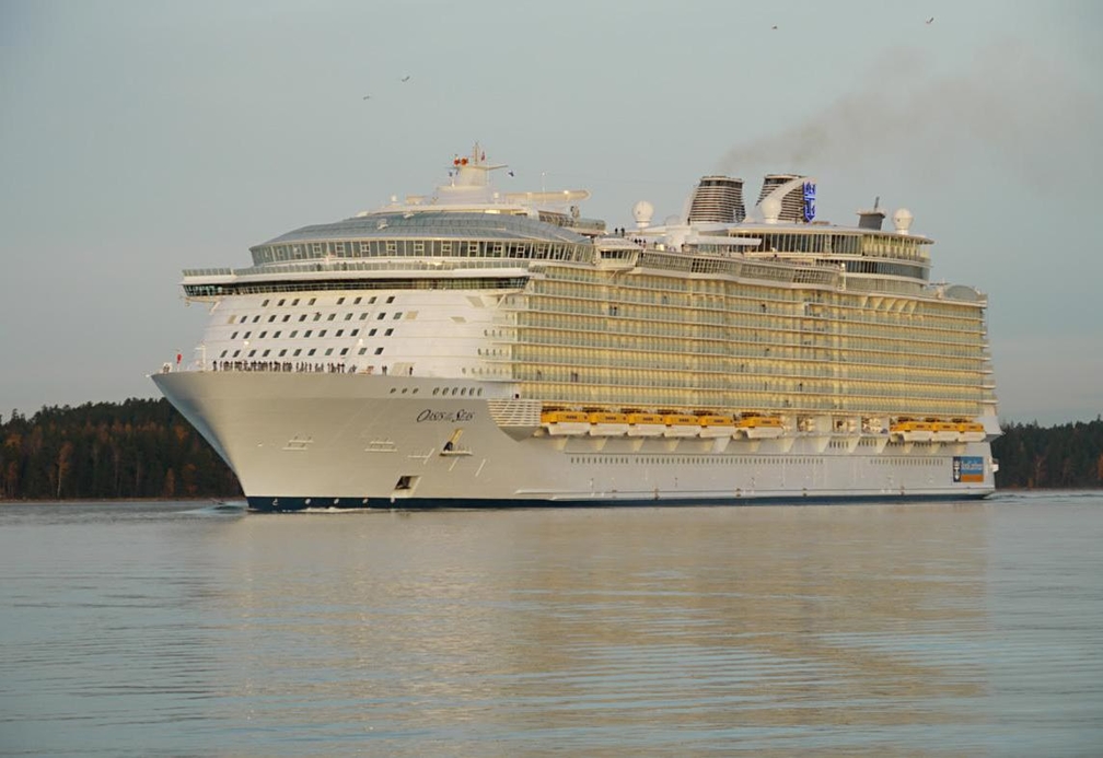 Oasis of the Seas as she de