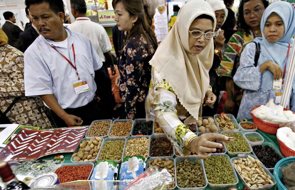Halal food needs to be certified by approved institutions. Halal food needs to be certified by approved institutions.