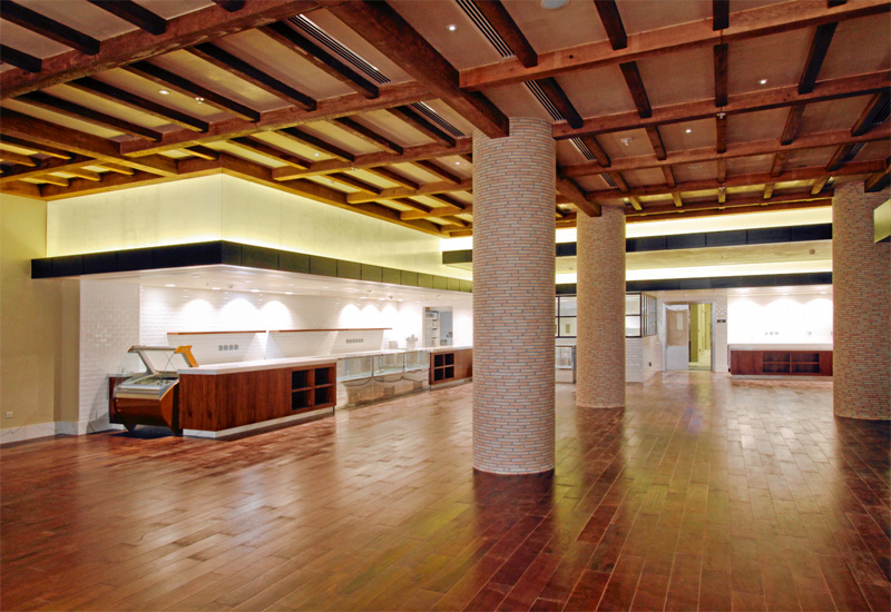 Giornotte is ready for fit-out, with its panelled ceiling, wooden floor and rustic pillars creating a homely ambience. Giornotte is ready for fit-out, with its panelled ceiling, wooden floor and rustic pillars creating a homely ambience.