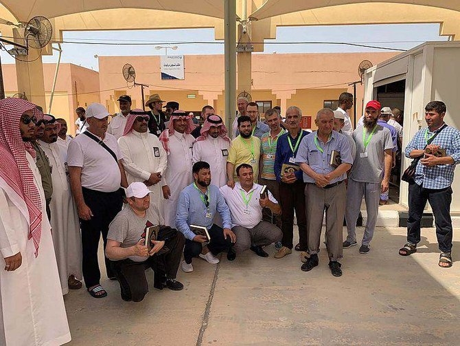 Al-Batha Border Port between Saudi Arabia and the UAE has received the first group of pilgrims coming from Russia Al-Batha Border Port between Saudi Arabia and the UAE has received the first group of pilgrims coming from Russia