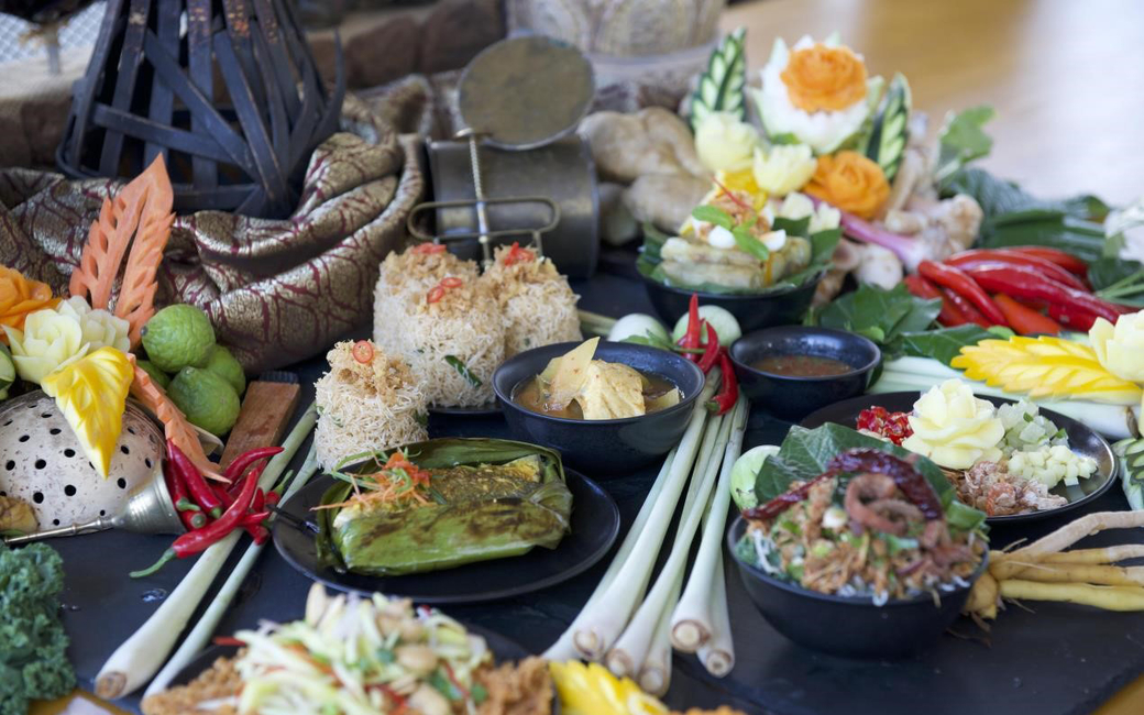 The a la carte menu dishes served from 6.30pm until 11pm will feature appetisers such as fried sea prawn and minced chicken salad The a la carte menu dishes served from 6.30pm until 11pm will feature appetisers such as fried sea prawn and minced chicken salad